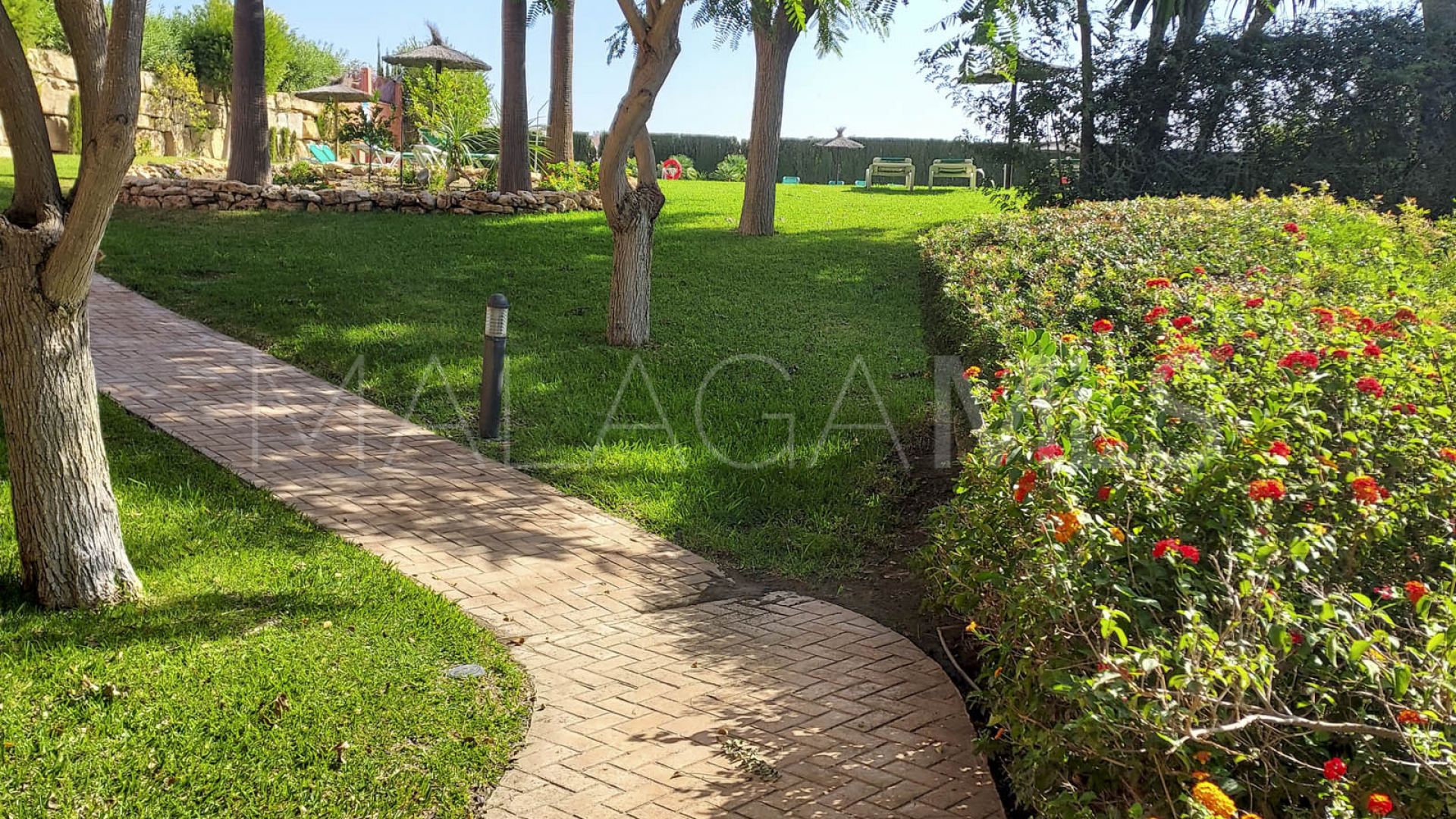 For sale 2 bedrooms ground floor apartment in La Duquesa