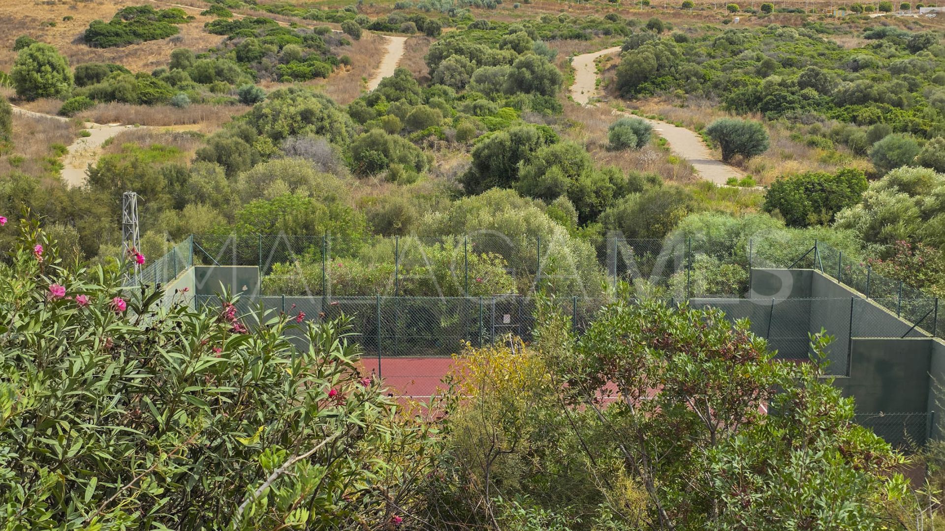 Se vende apartamento planta baja in Casares Playa