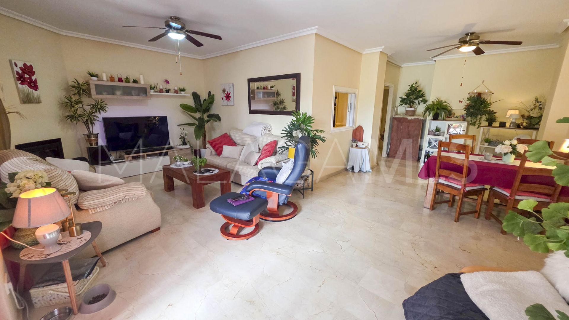 Se vende apartamento planta baja in Casares Playa
