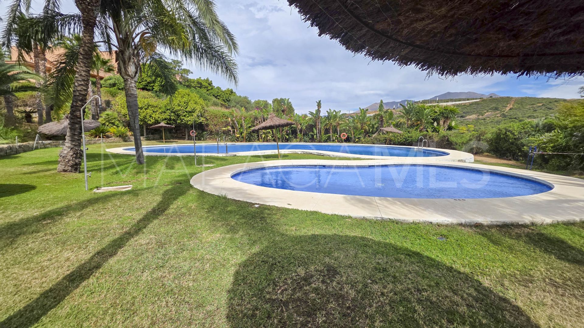 Se vende apartamento planta baja in Casares Playa