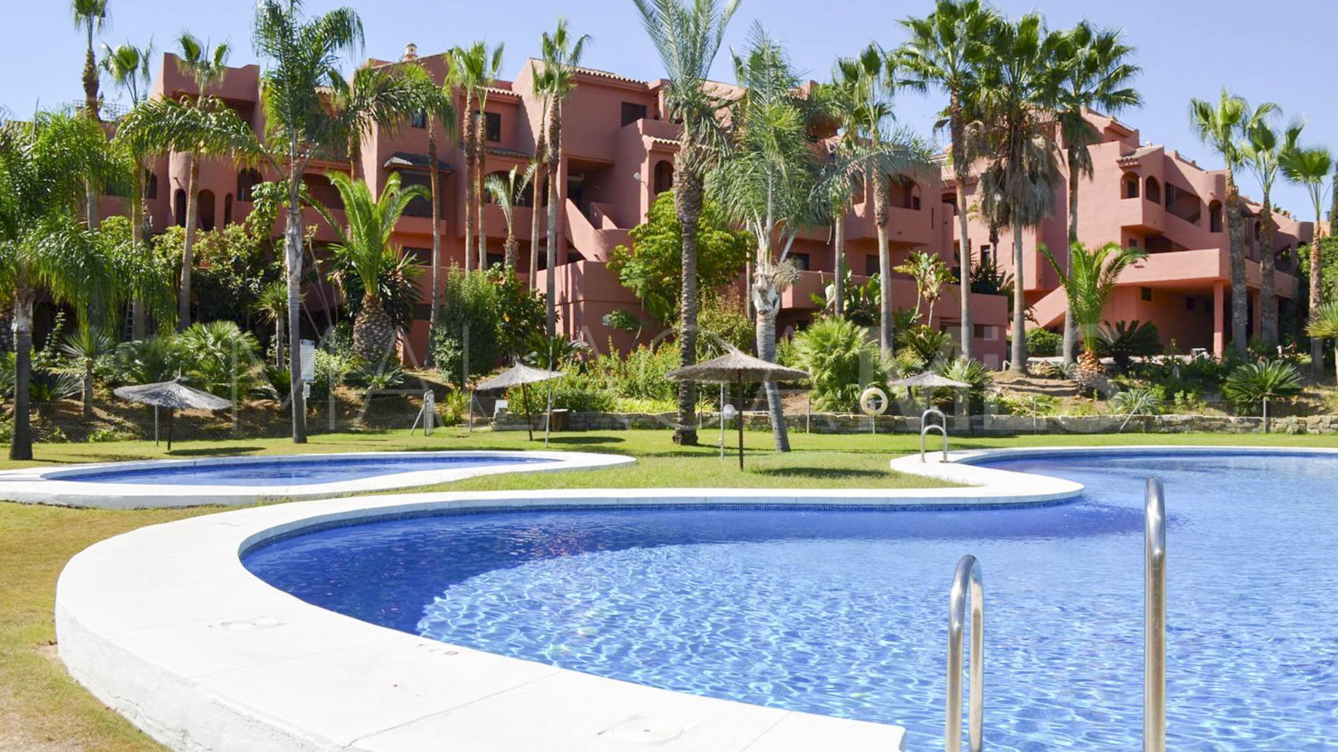Se vende apartamento planta baja in Casares Playa