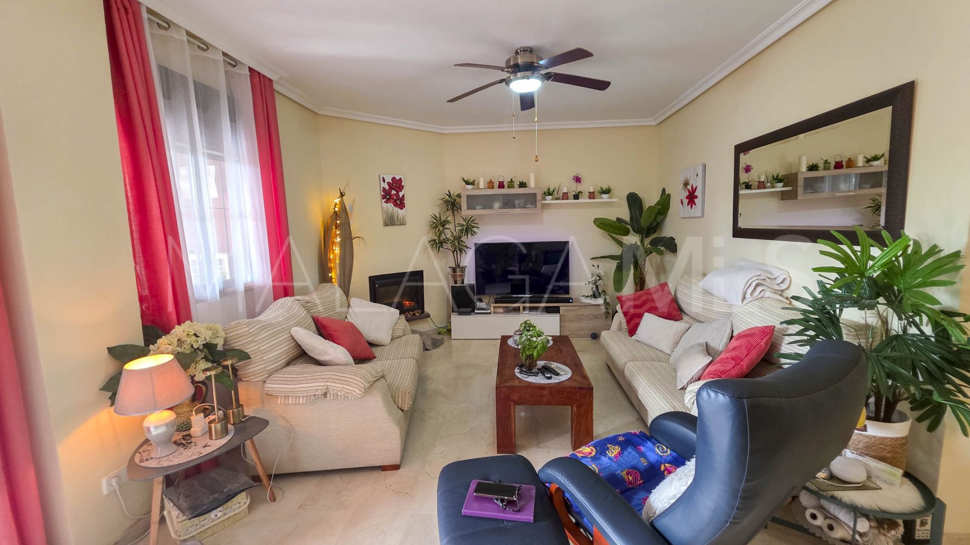 Se vende apartamento planta baja in Casares Playa