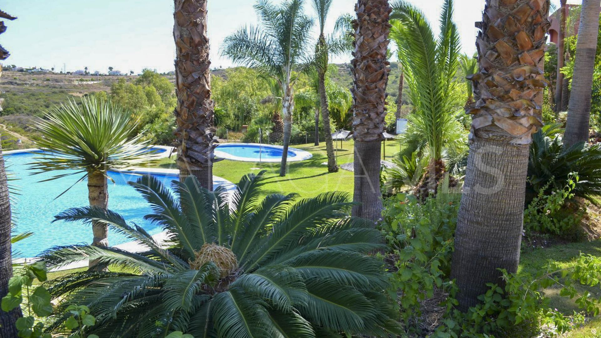 Se vende apartamento planta baja in Casares Playa