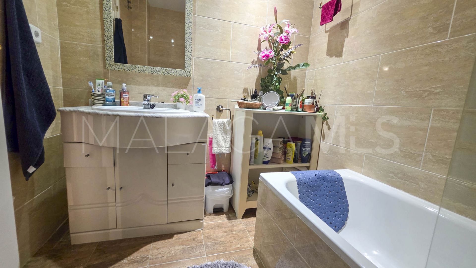 Se vende apartamento planta baja in Casares Playa