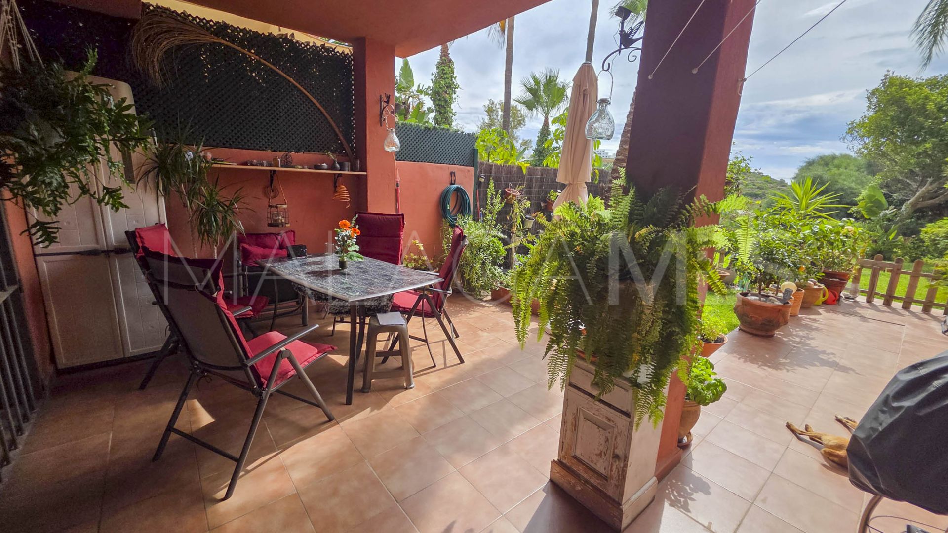 Se vende apartamento planta baja in Casares Playa