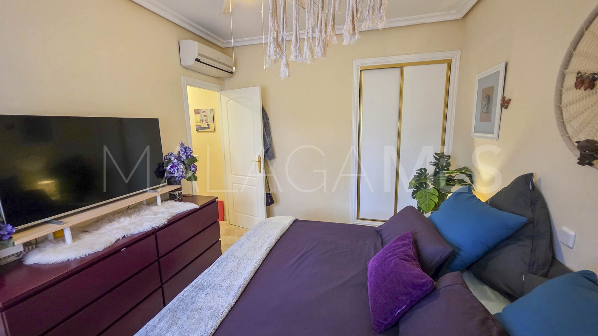 Se vende apartamento planta baja in Casares Playa