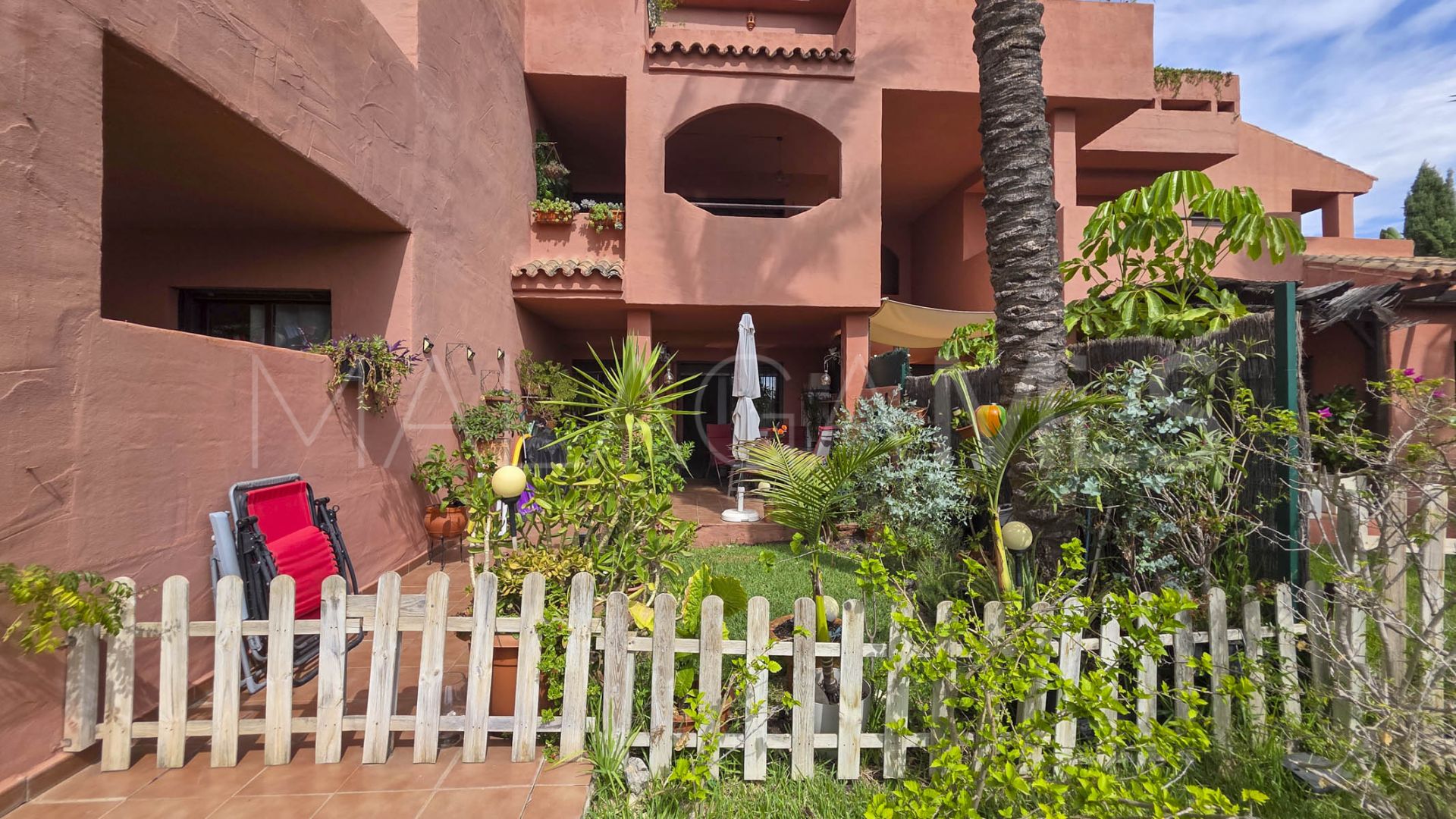 Se vende apartamento planta baja in Casares Playa