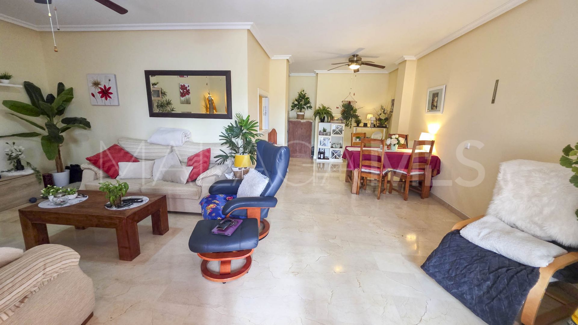 Se vende apartamento planta baja in Casares Playa