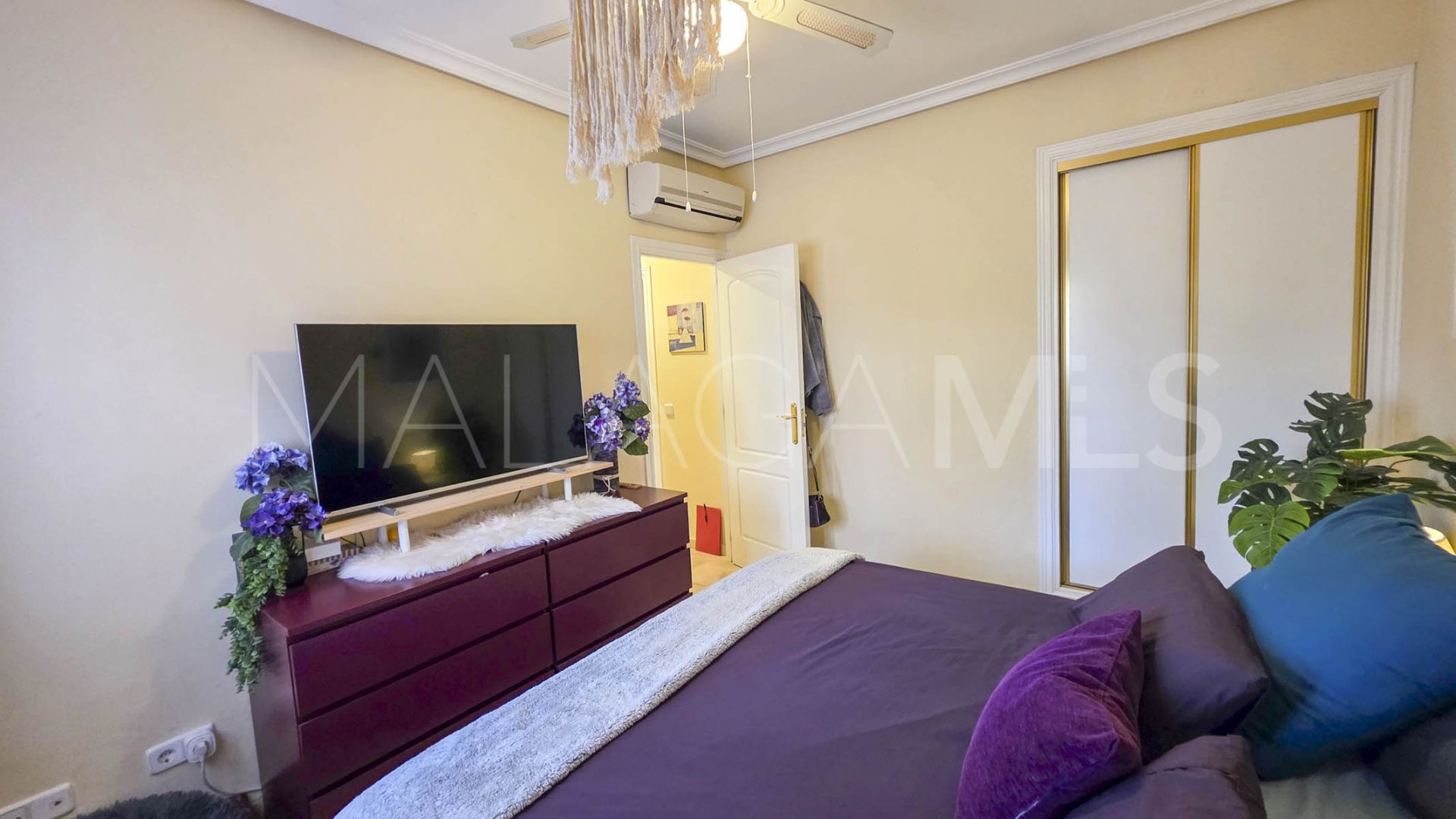 Se vende apartamento planta baja in Casares Playa