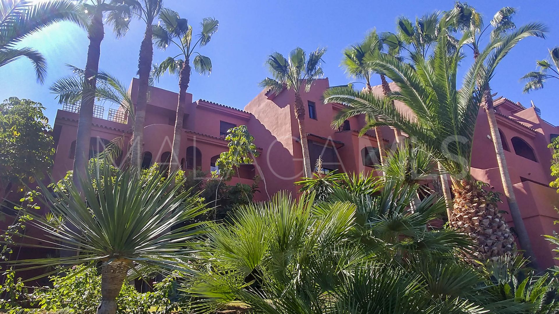 Se vende apartamento planta baja in Casares Playa