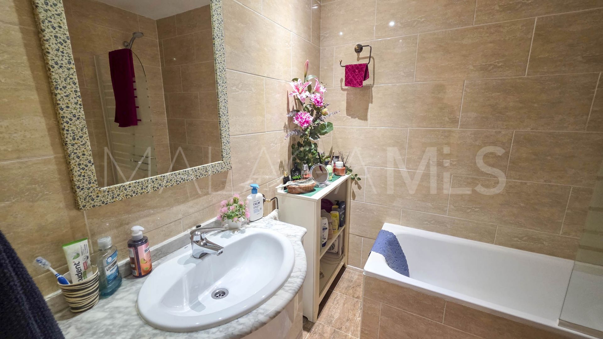 Se vende apartamento planta baja in Casares Playa