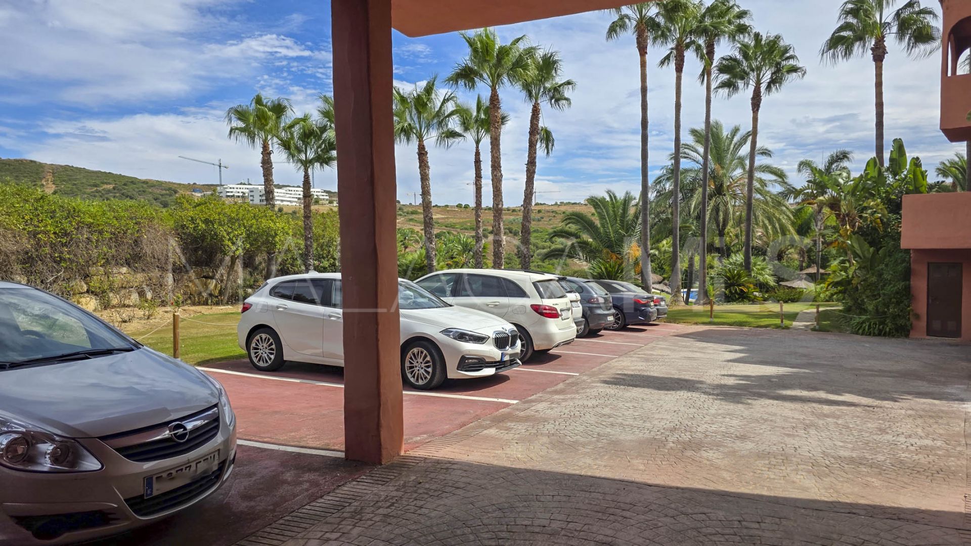Se vende apartamento planta baja in Casares Playa