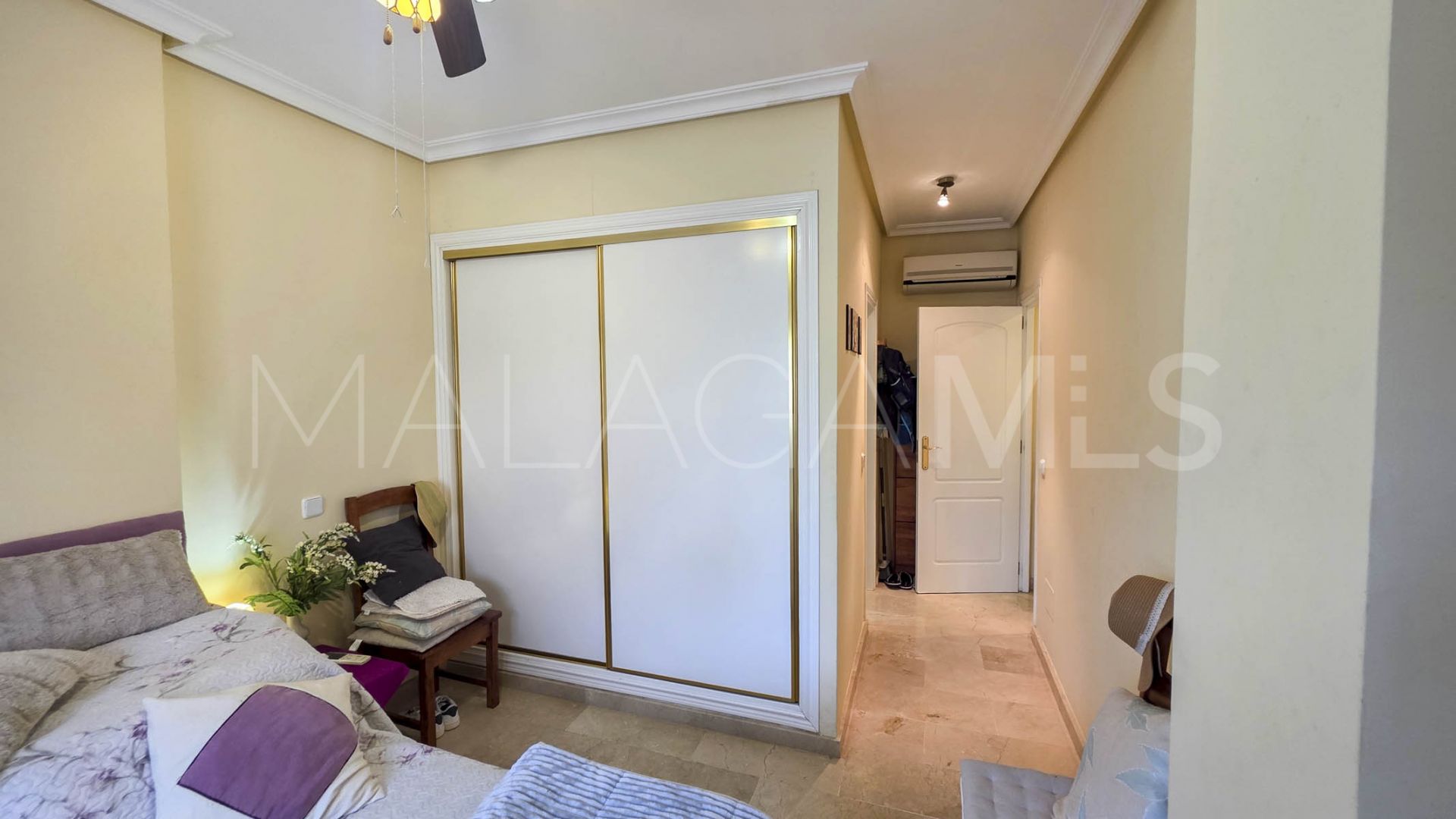 Se vende apartamento planta baja in Casares Playa