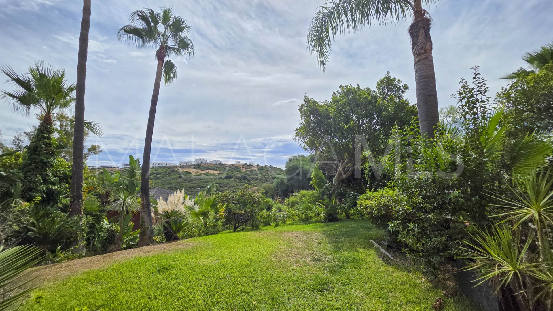 Se vende apartamento planta baja in Casares Playa