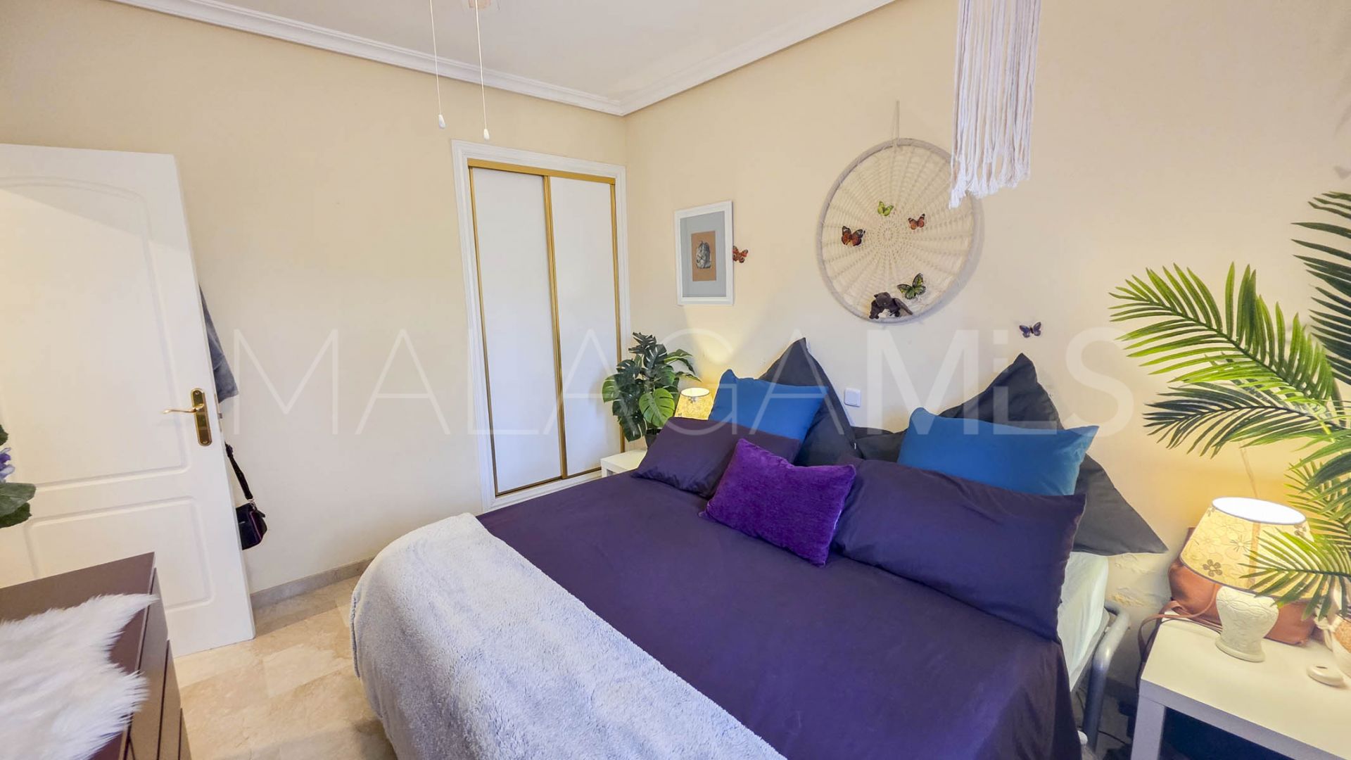 Se vende apartamento planta baja in Casares Playa