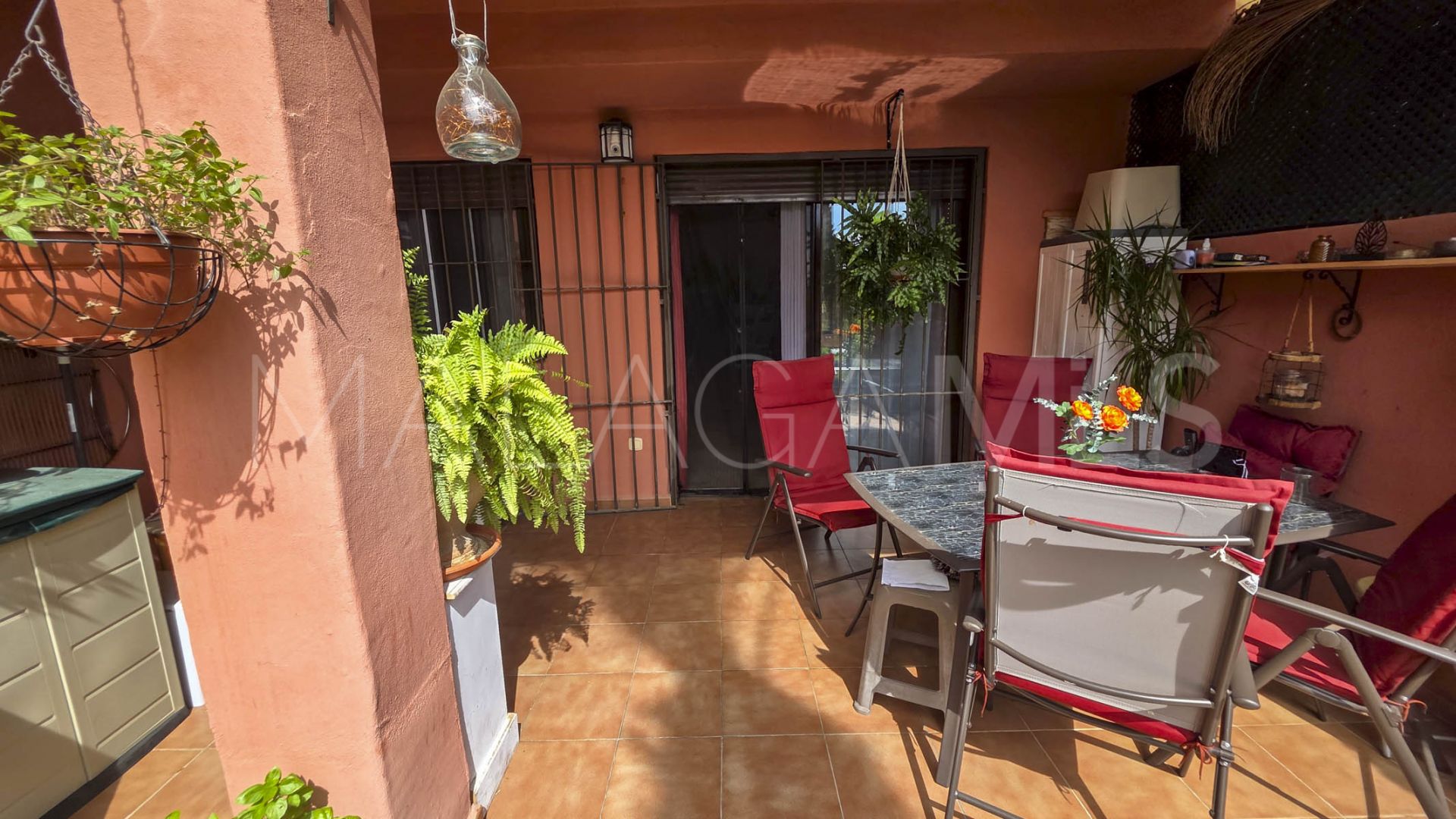 Se vende apartamento planta baja in Casares Playa