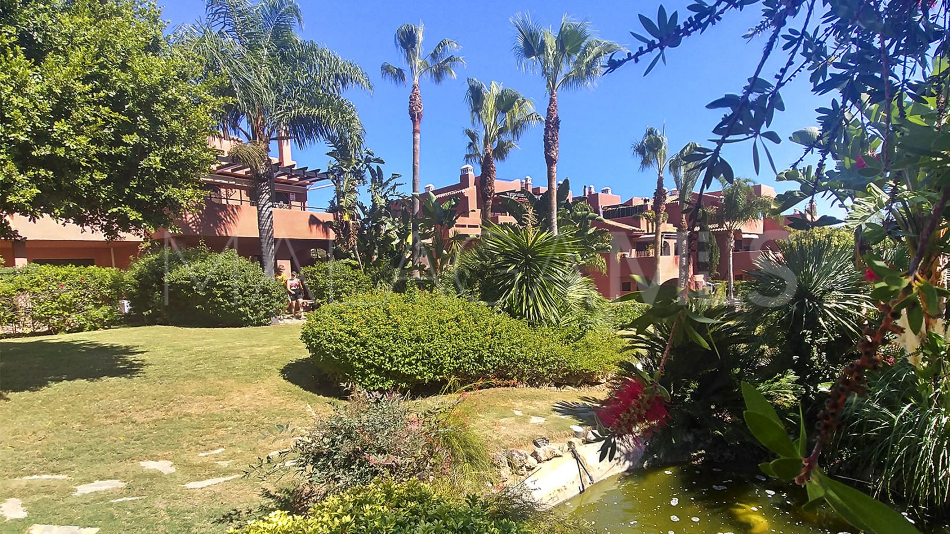 Se vende apartamento planta baja in Casares Playa