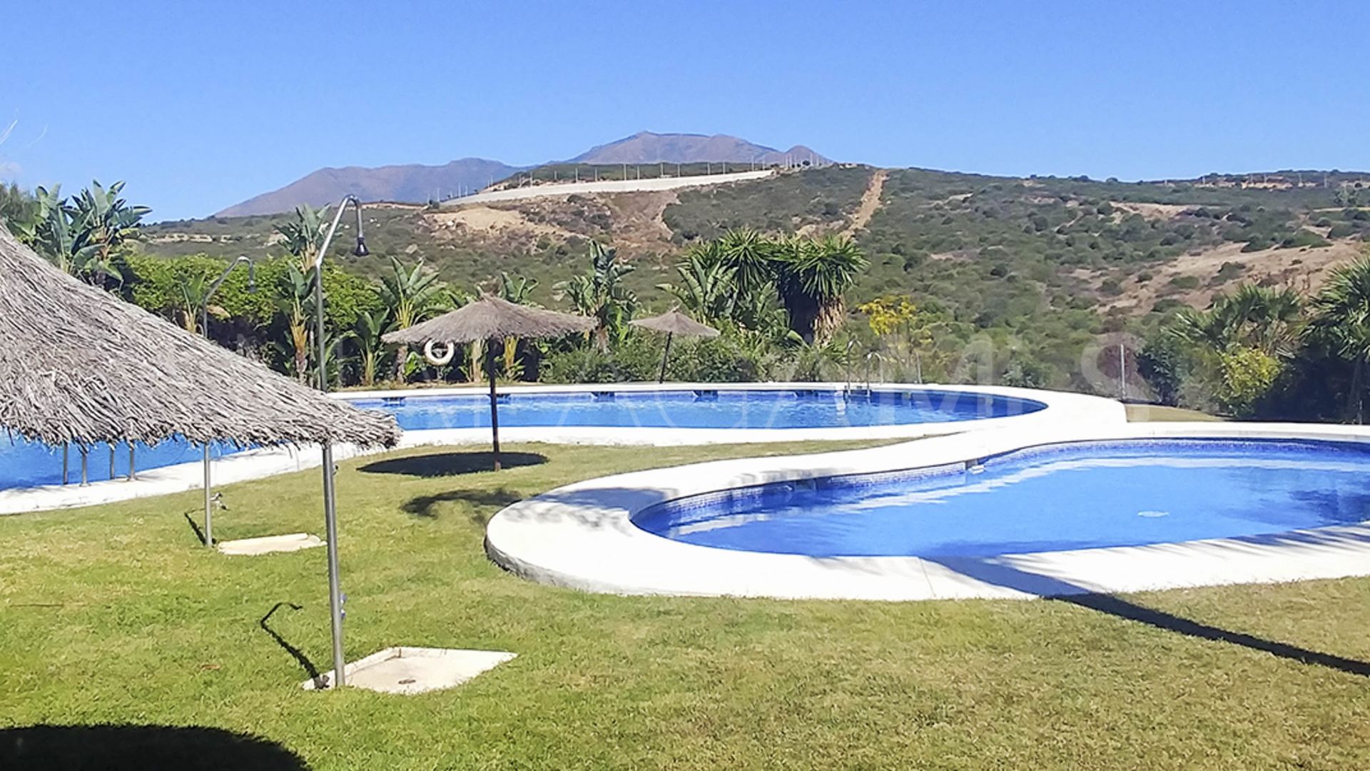 Se vende apartamento planta baja in Casares Playa