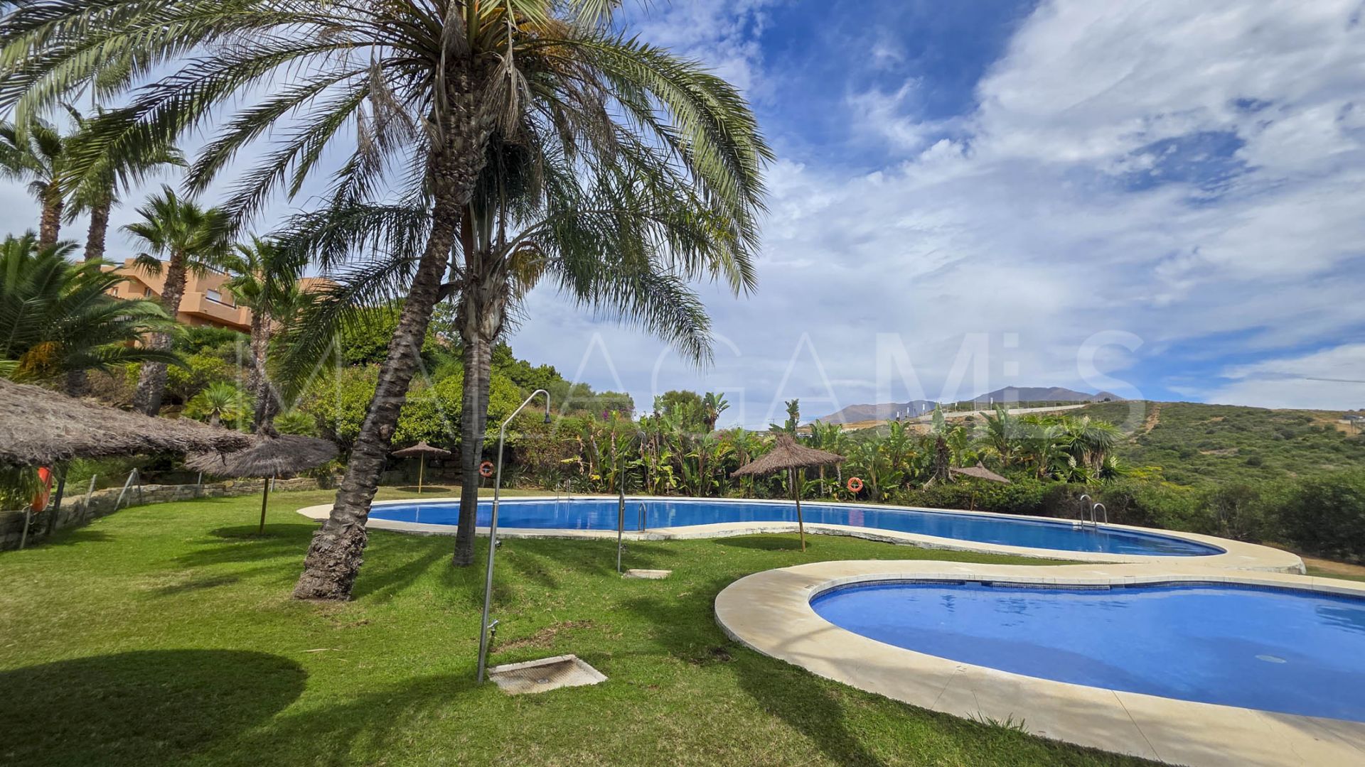 Se vende apartamento planta baja in Casares Playa