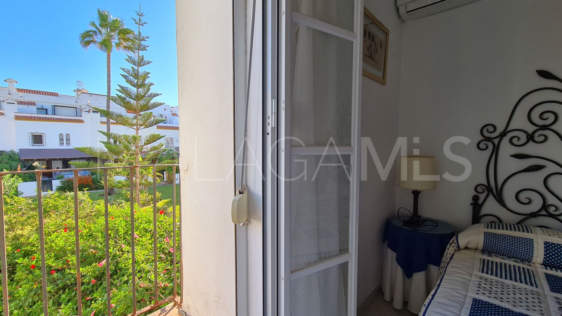 Doppelhaushälfte for sale in Marina de Casares