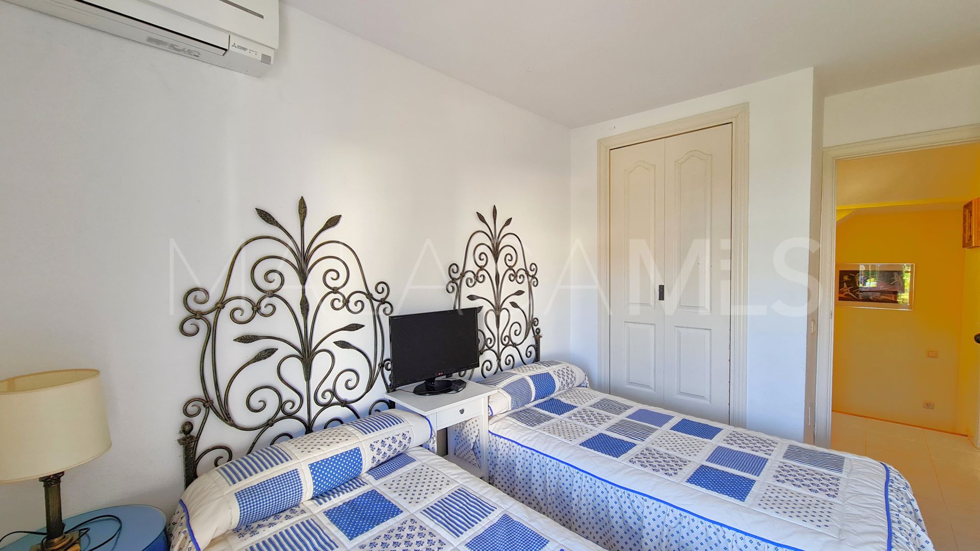 Doppelhaushälfte for sale in Marina de Casares
