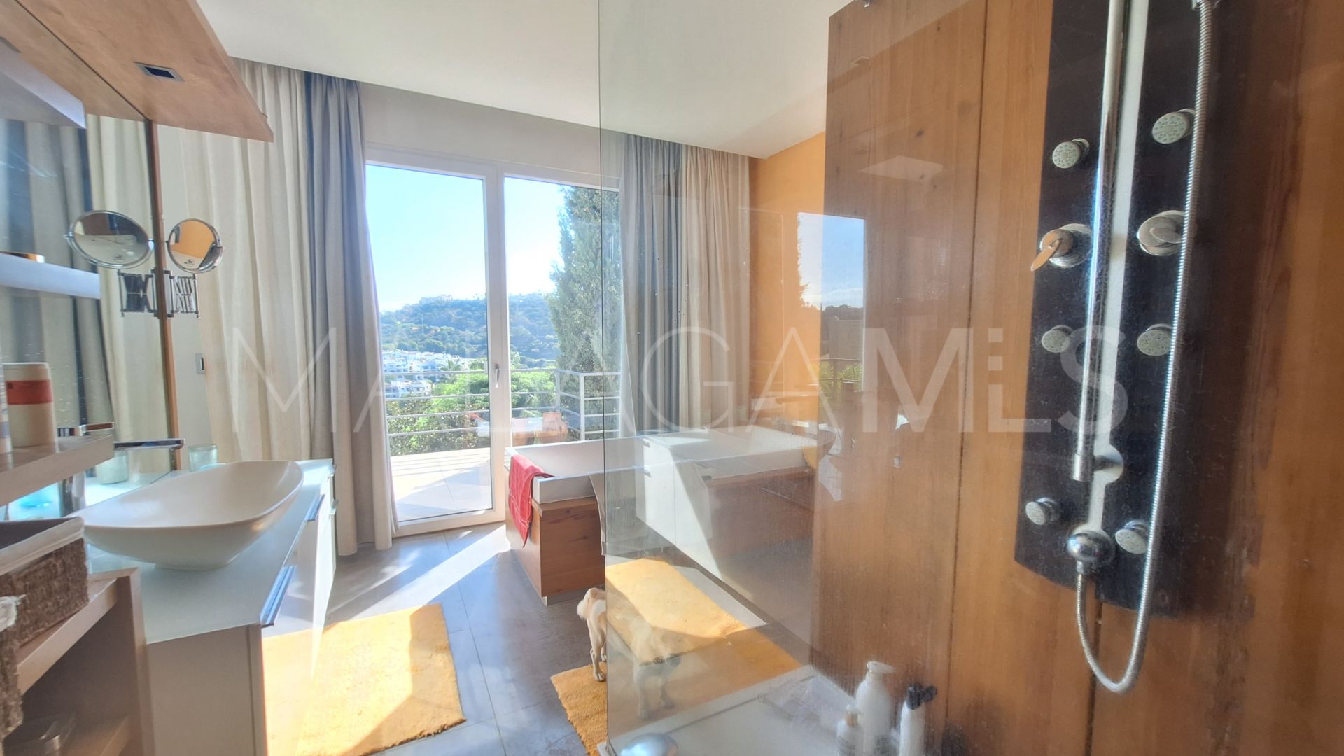 Villa for sale in Los Arqueros with 5 bedrooms