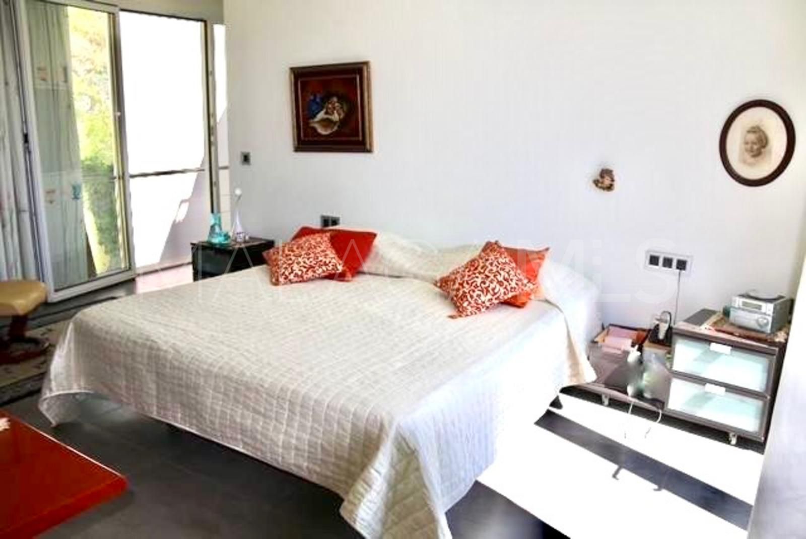 Villa for sale in Los Arqueros with 5 bedrooms