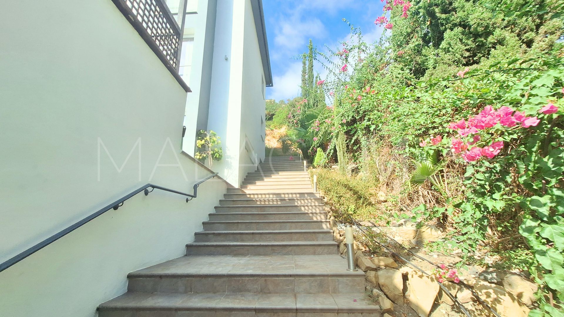 Villa for sale in Los Arqueros with 5 bedrooms