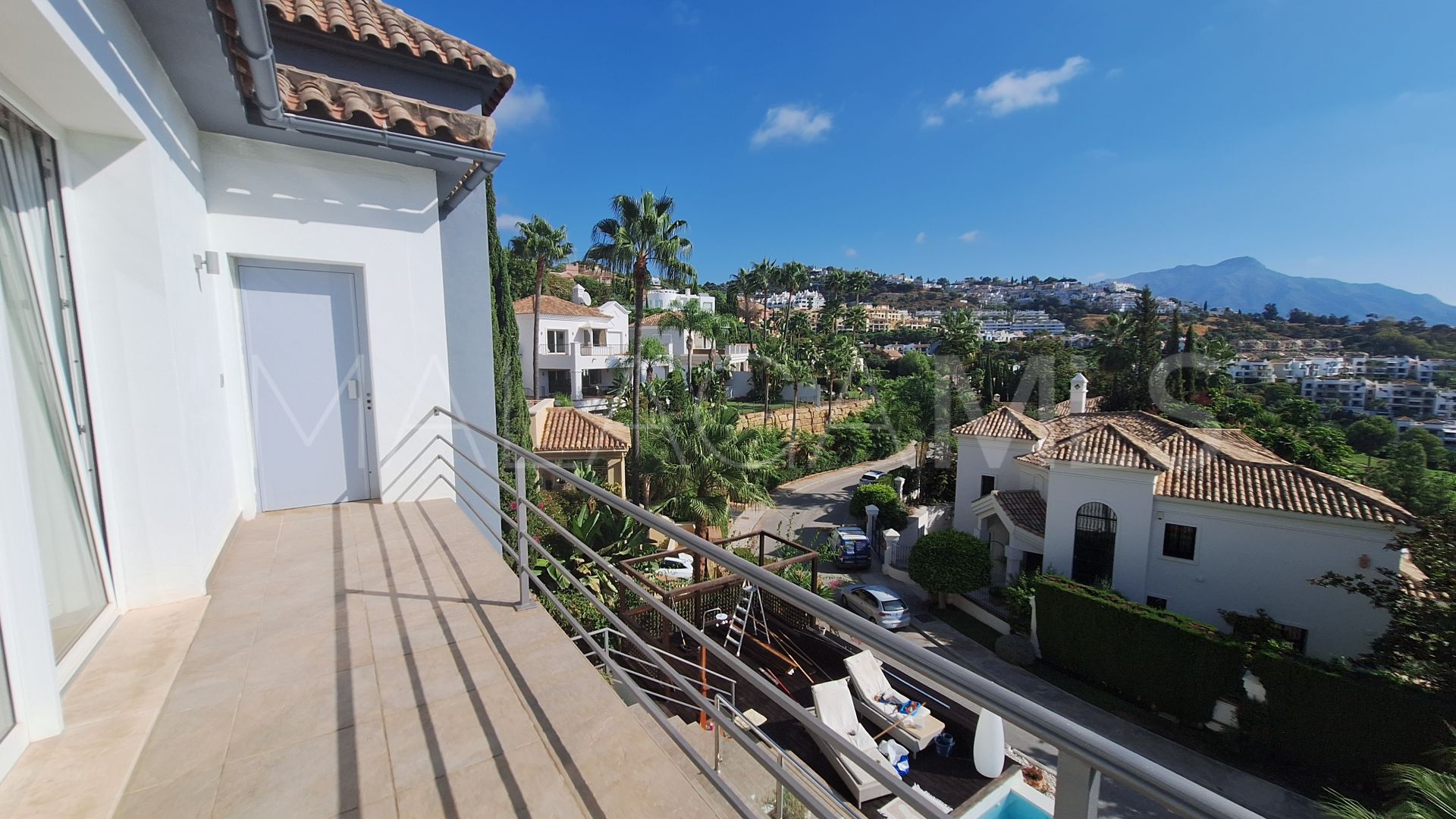 Villa for sale in Los Arqueros with 5 bedrooms