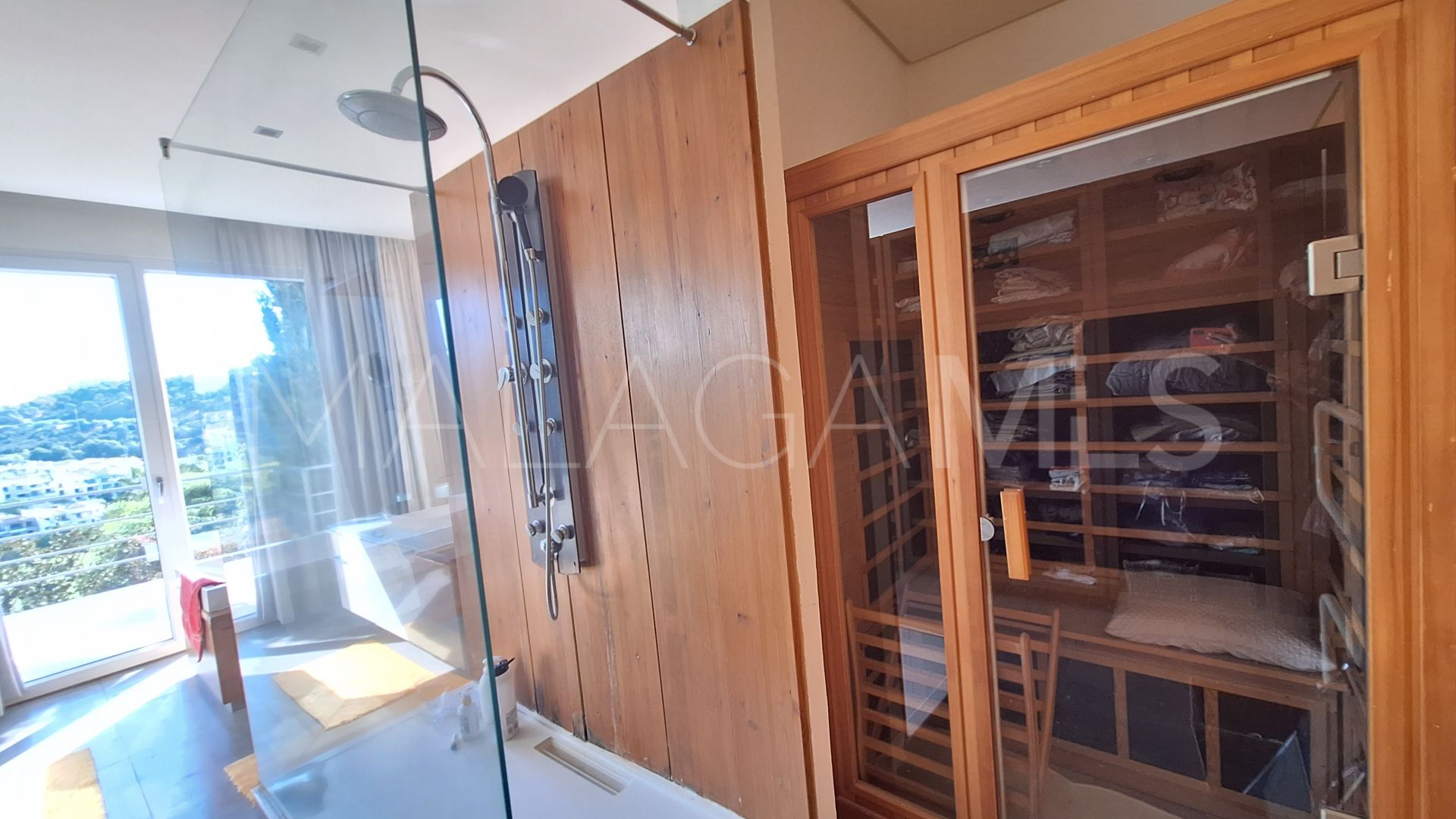 Villa for sale in Los Arqueros with 5 bedrooms