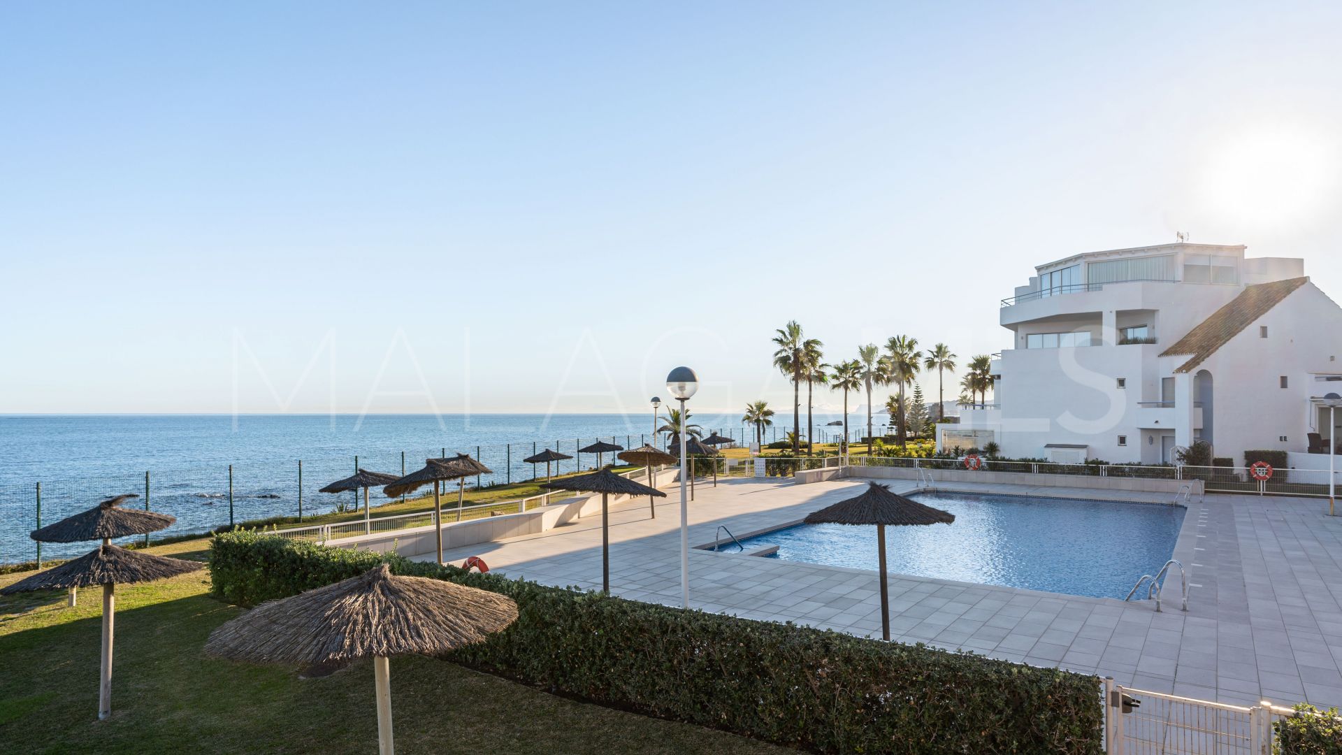 For sale 2 bedrooms ground floor apartment in Casares Playa