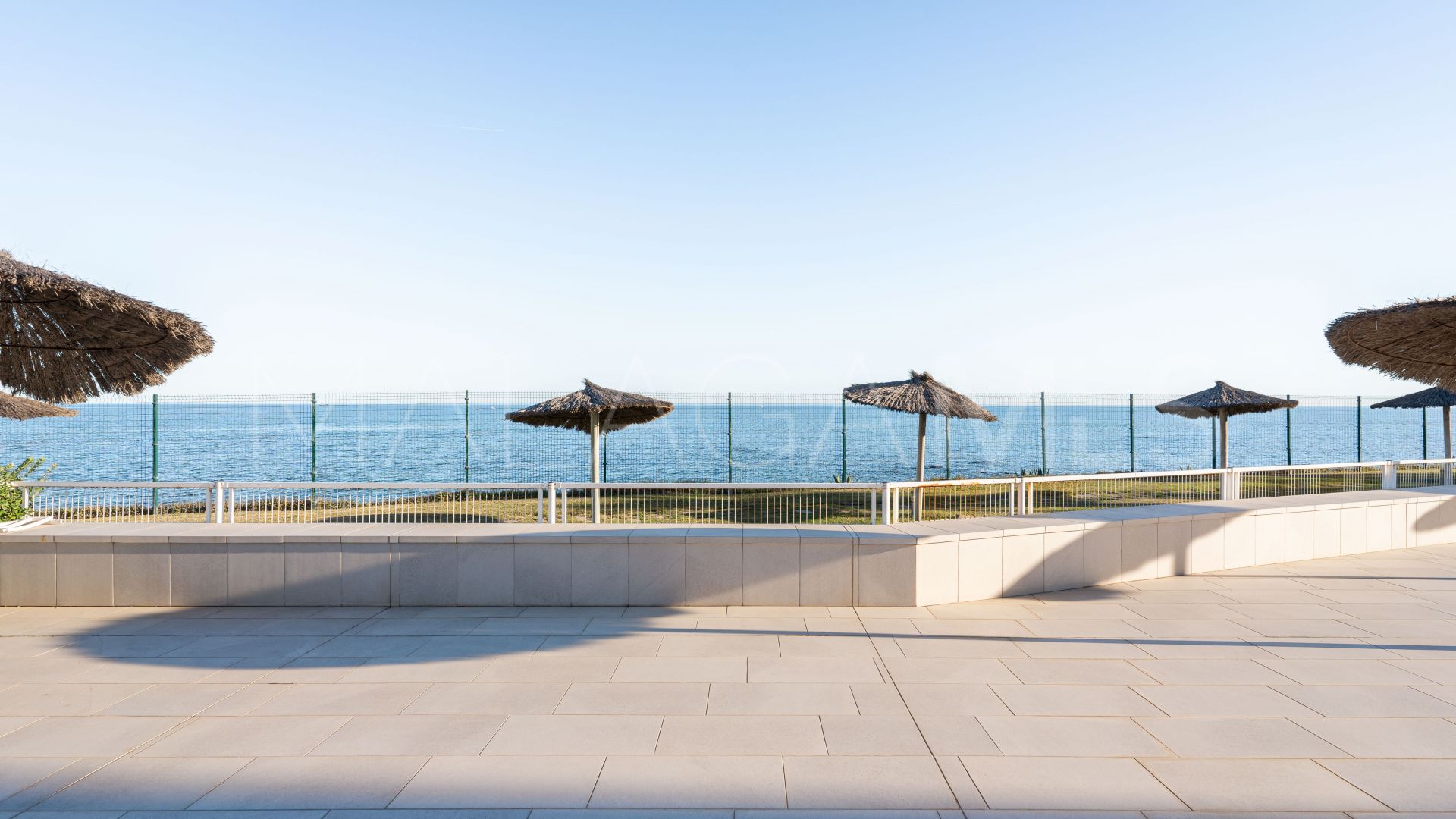 For sale 2 bedrooms ground floor apartment in Casares Playa