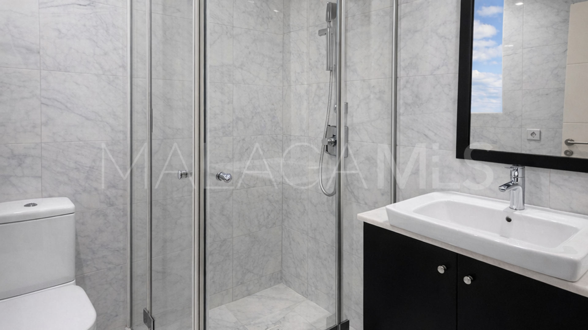 For sale 2 bedrooms ground floor apartment in Casares Playa