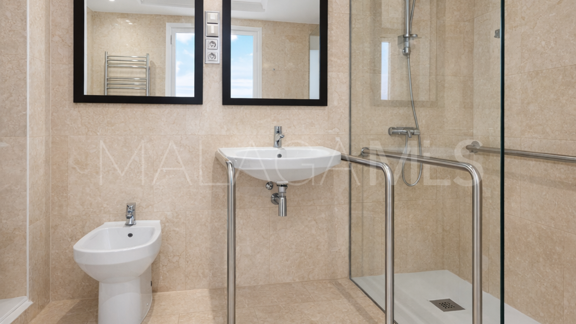 For sale 2 bedrooms ground floor apartment in Casares Playa