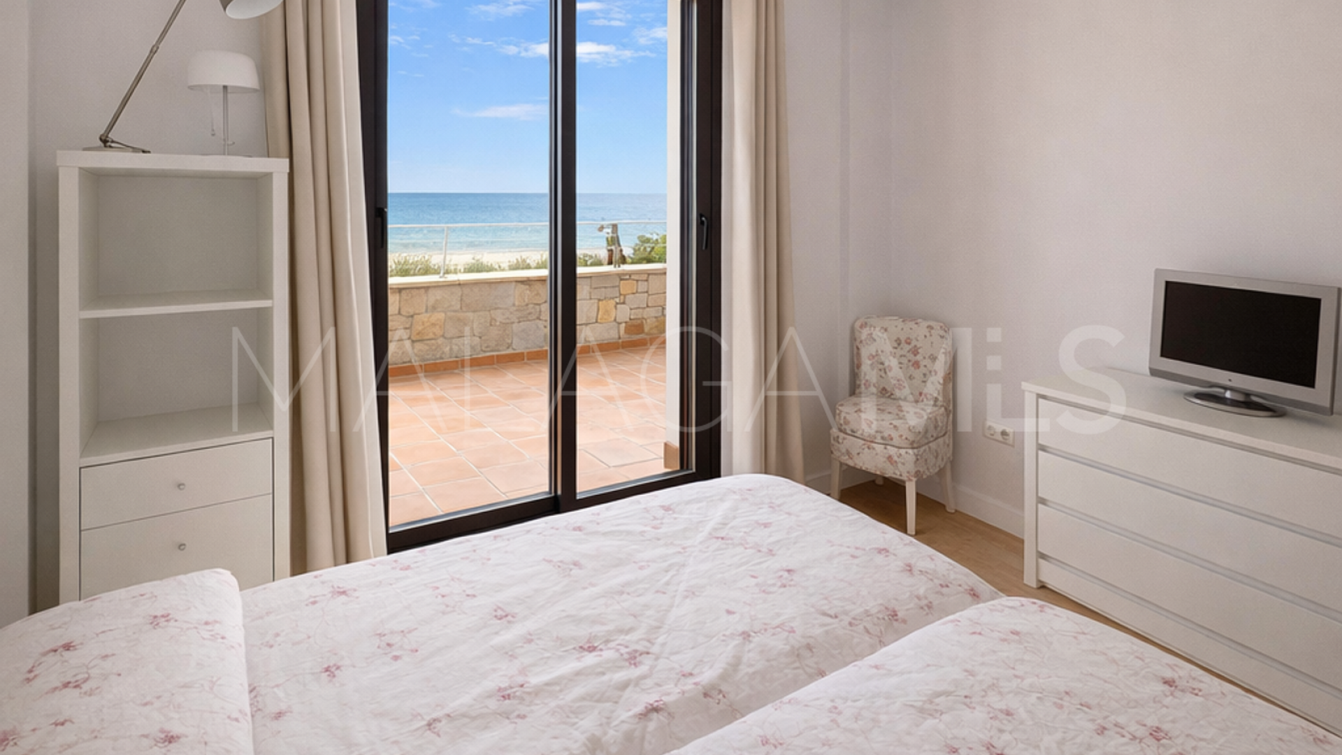 For sale 2 bedrooms ground floor apartment in Casares Playa