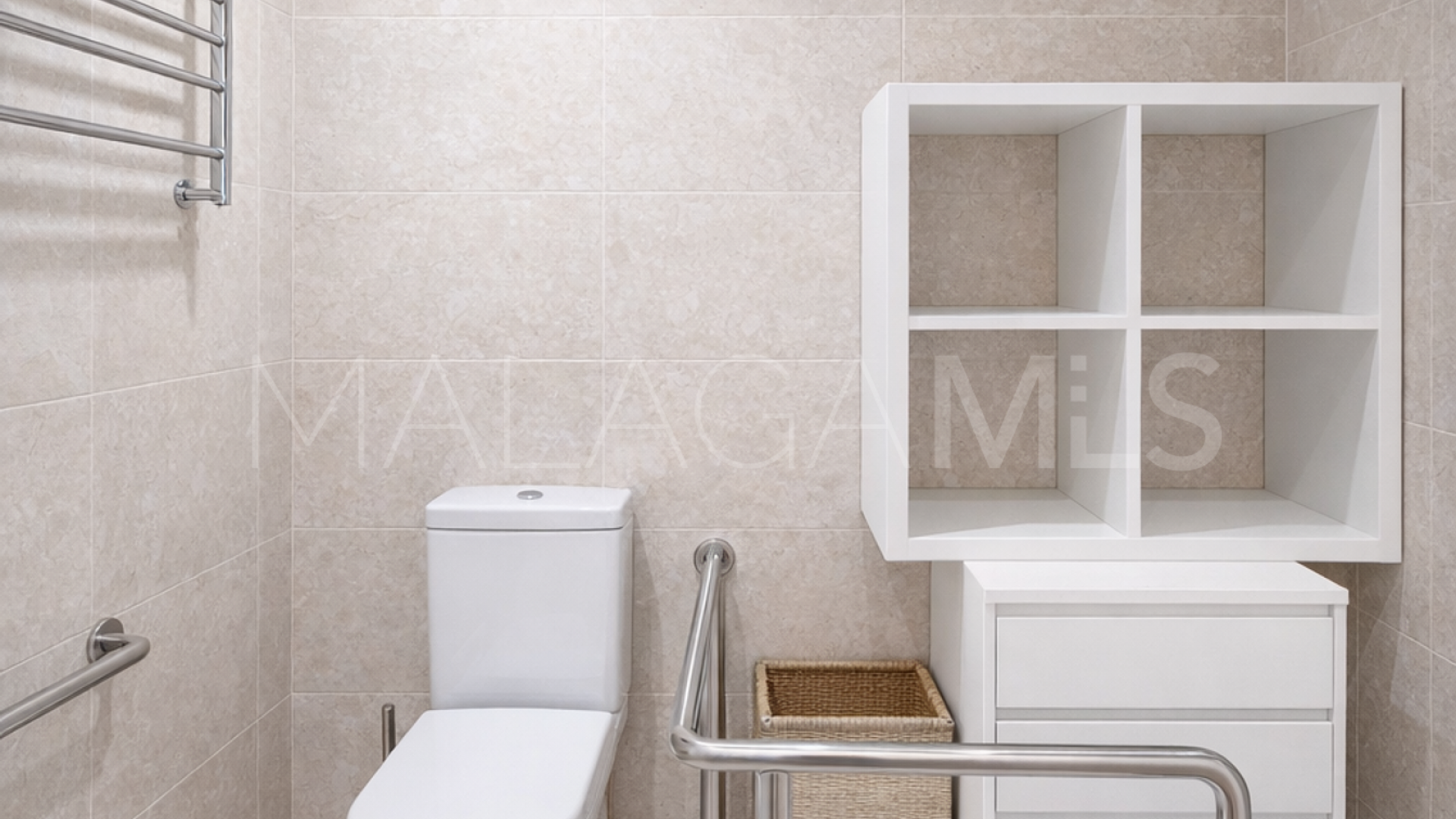 For sale 2 bedrooms ground floor apartment in Casares Playa