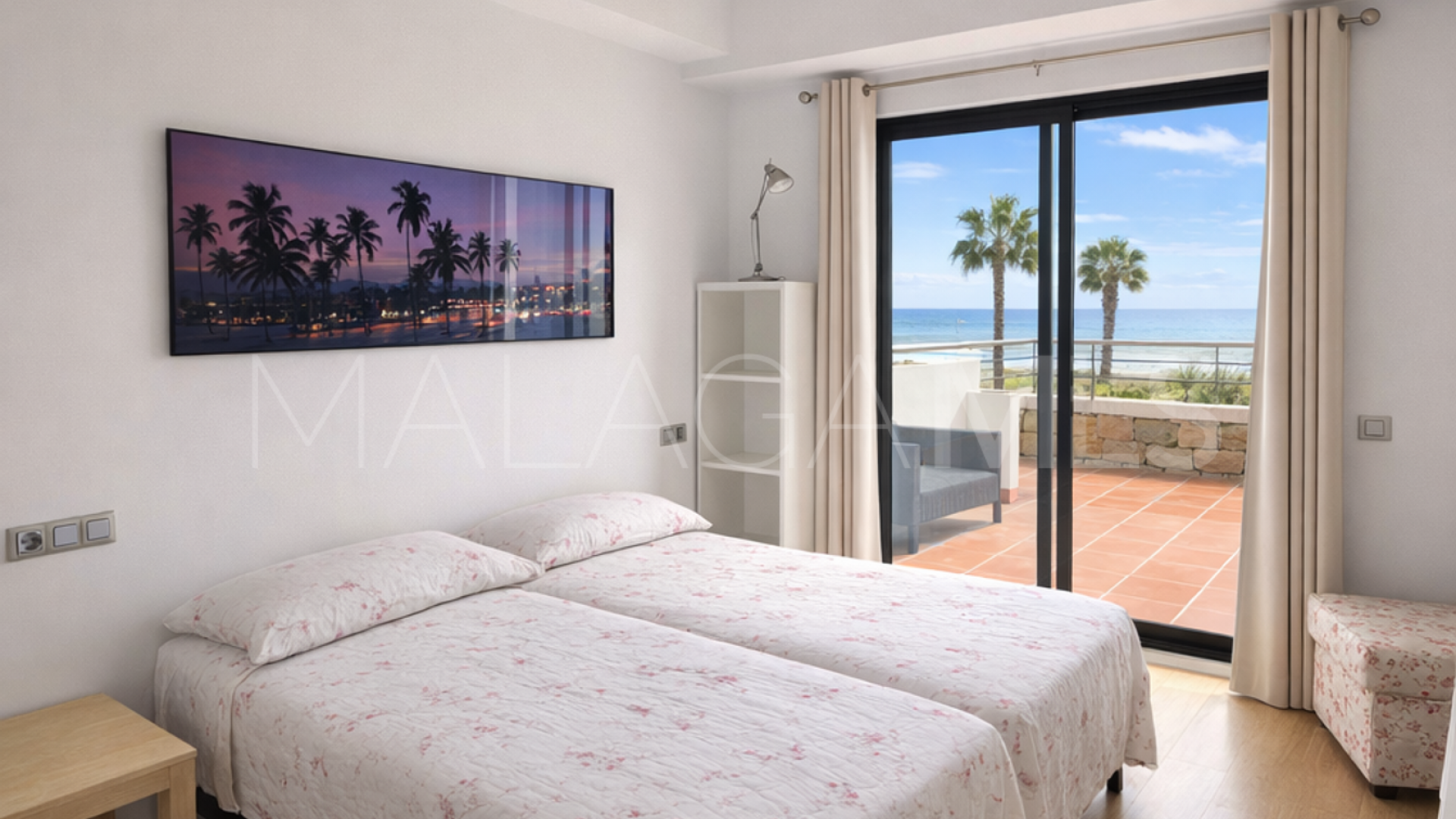 For sale 2 bedrooms ground floor apartment in Casares Playa