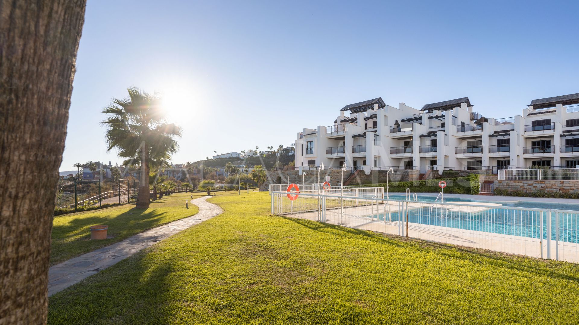 For sale 2 bedrooms ground floor apartment in Casares Playa