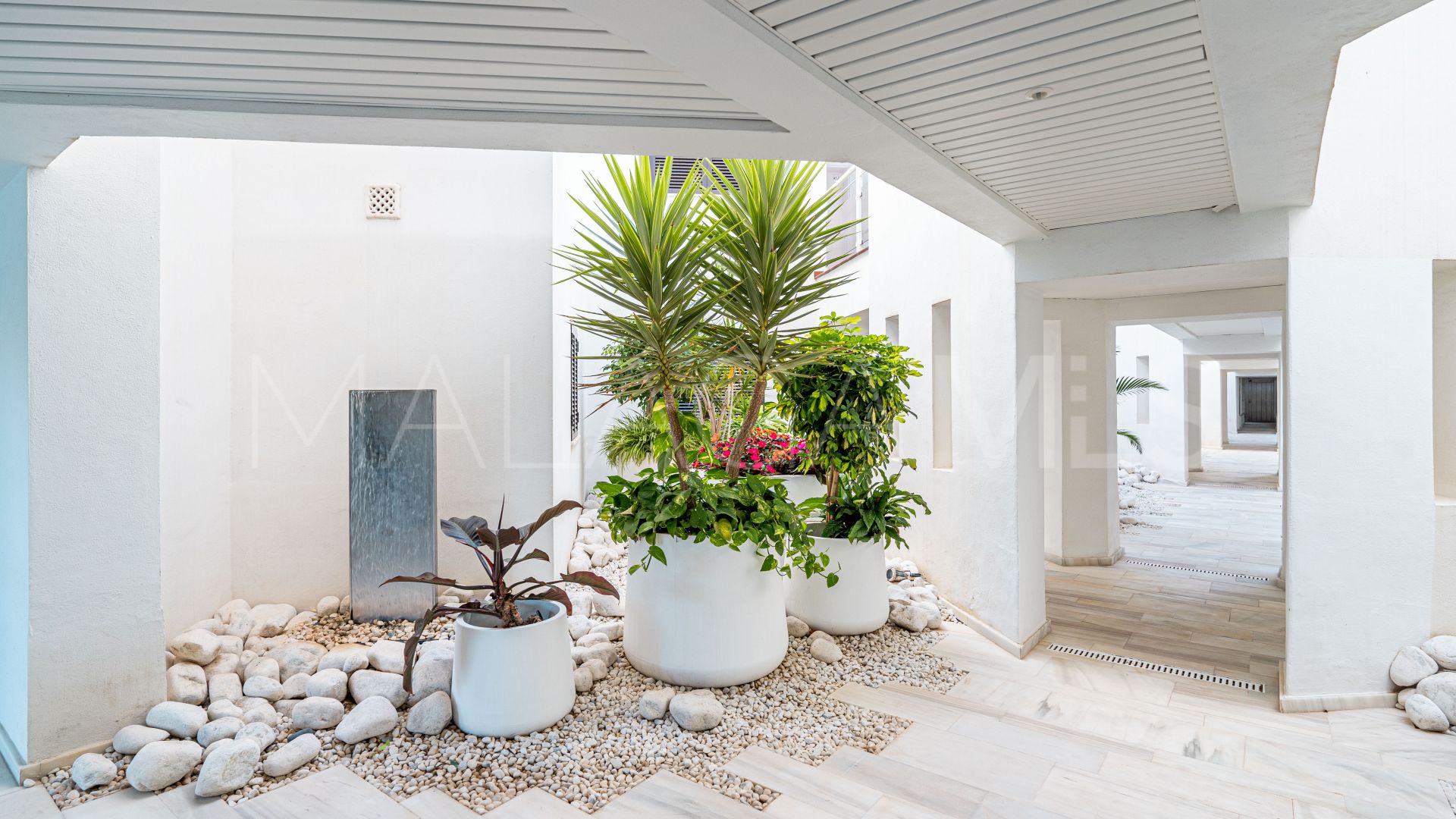 For sale 2 bedrooms ground floor apartment in Casares Playa