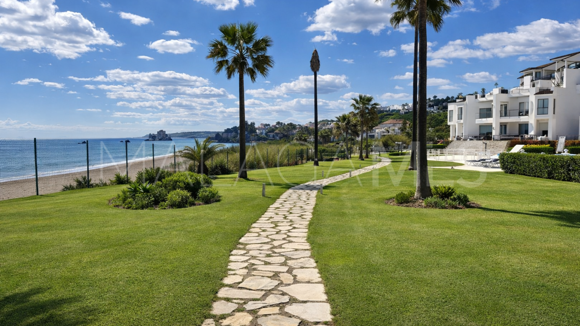 For sale 2 bedrooms ground floor apartment in Casares Playa