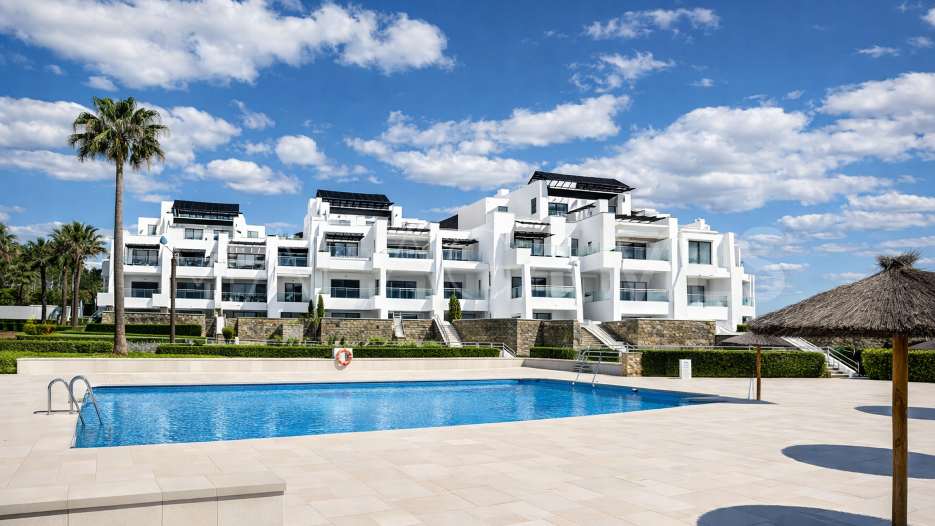 For sale 2 bedrooms ground floor apartment in Casares Playa