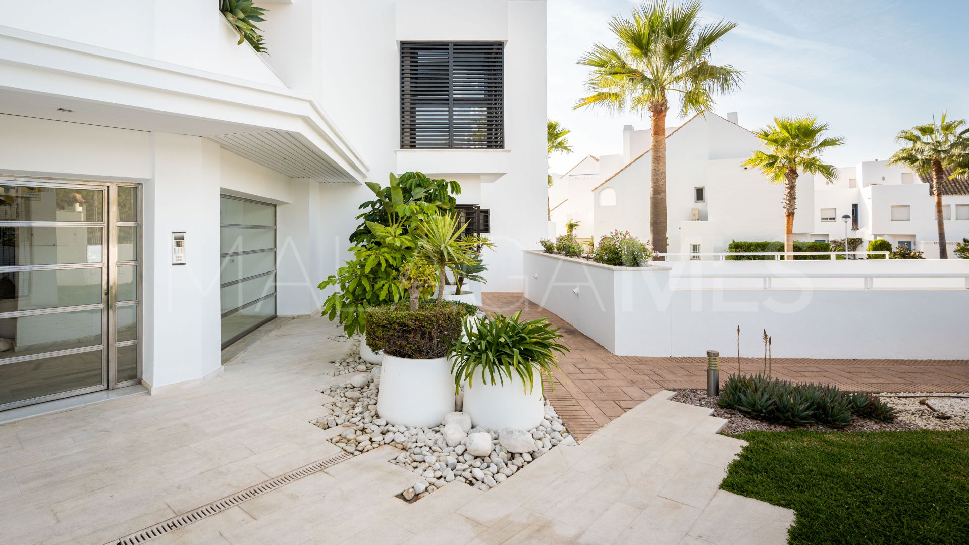 For sale 2 bedrooms ground floor apartment in Casares Playa