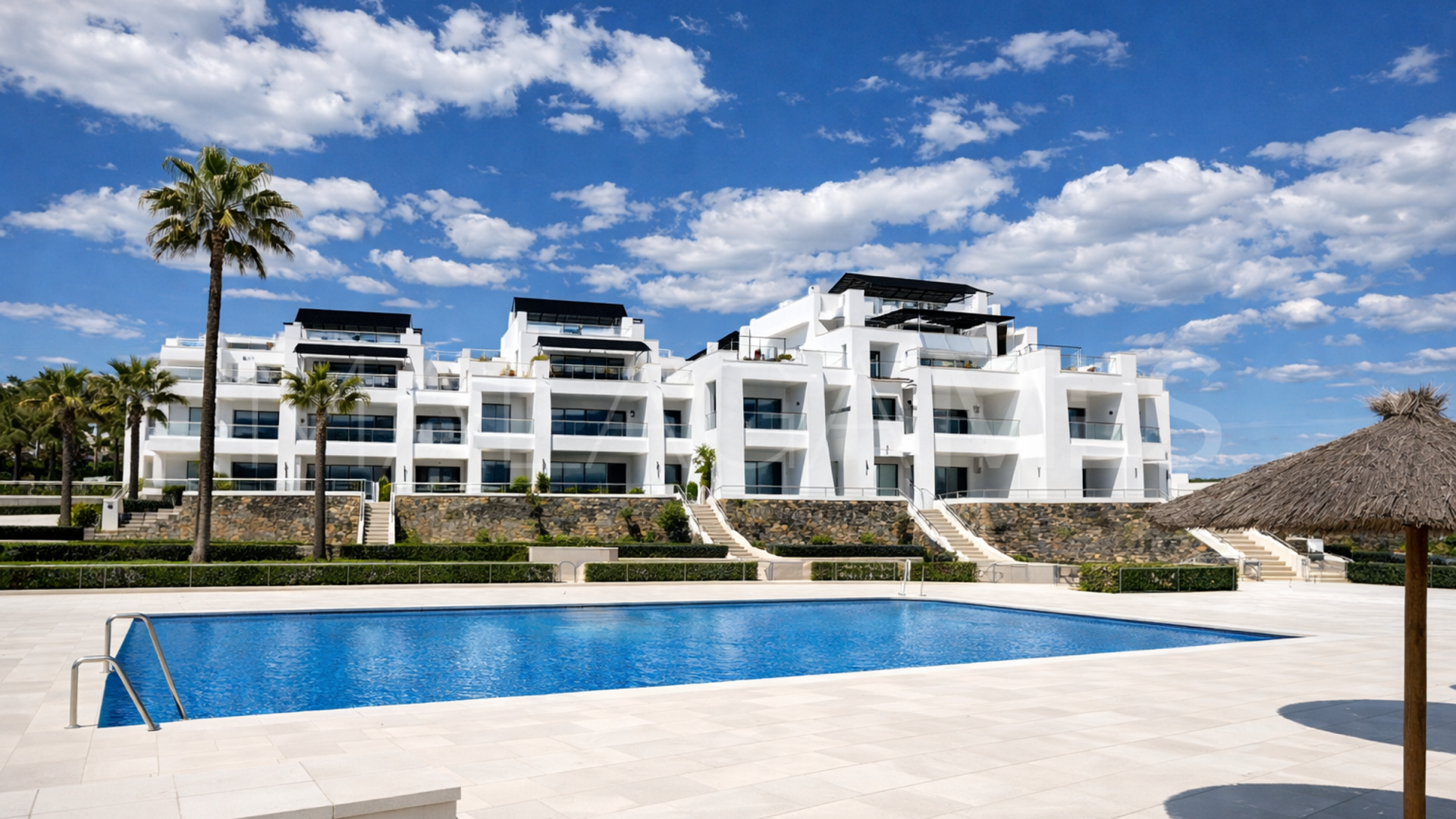 For sale 2 bedrooms ground floor apartment in Casares Playa