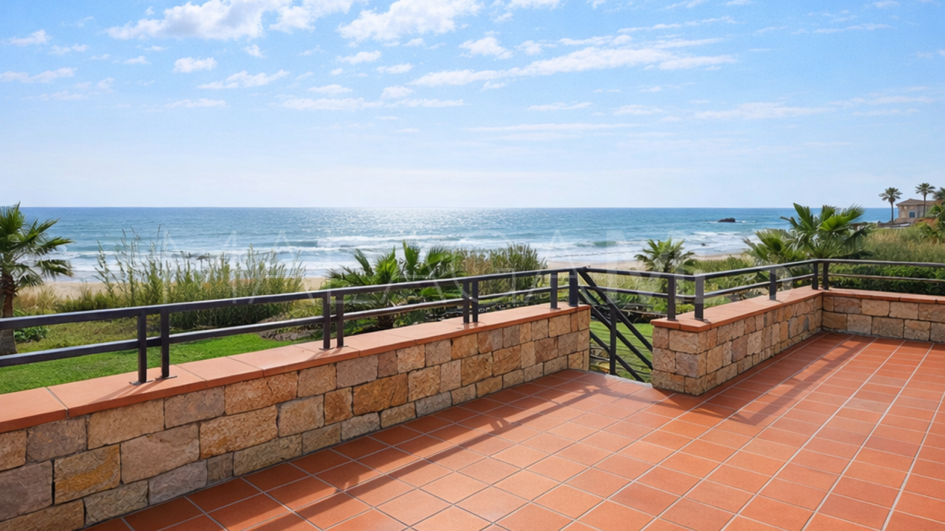 For sale 2 bedrooms ground floor apartment in Casares Playa