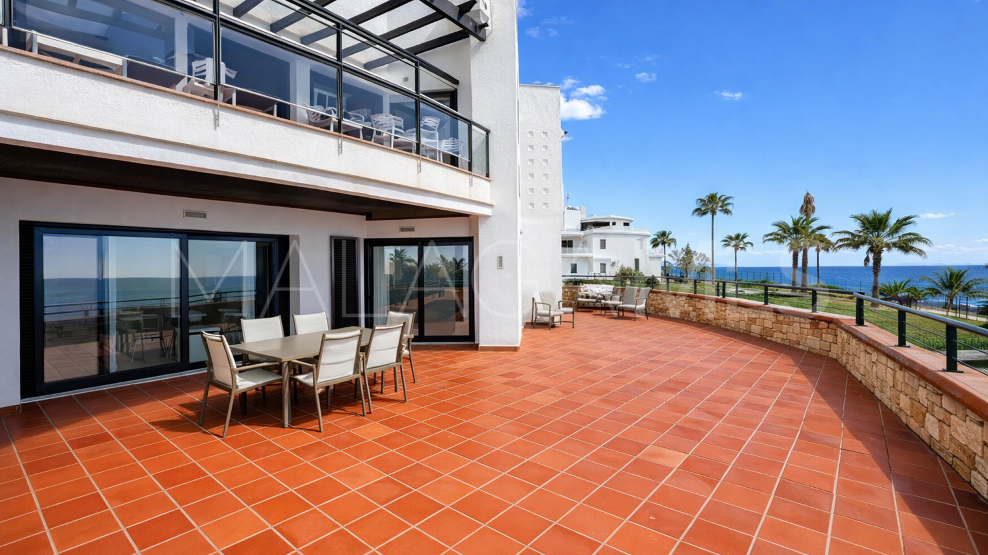 For sale 2 bedrooms ground floor apartment in Casares Playa