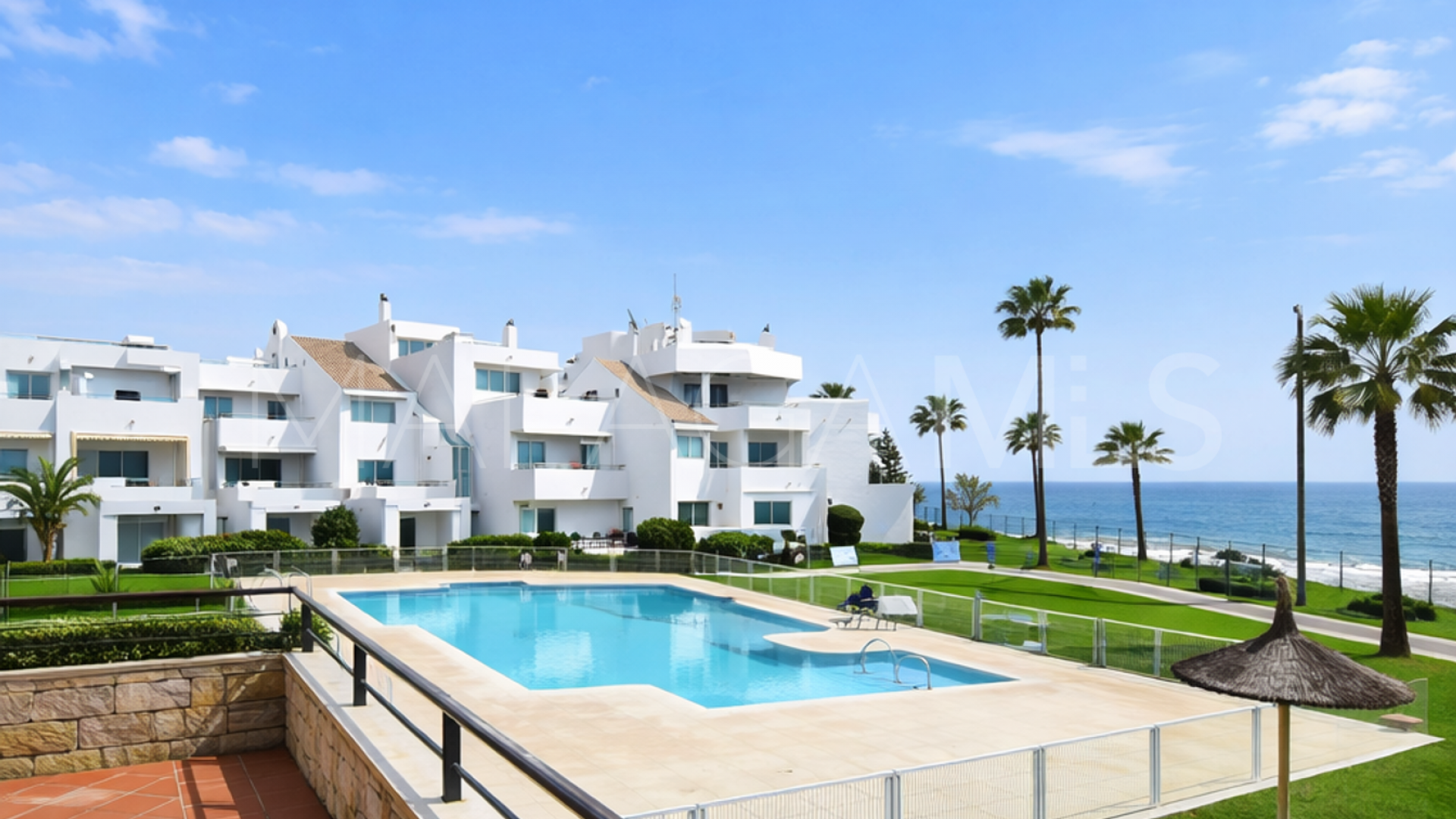 For sale 2 bedrooms ground floor apartment in Casares Playa