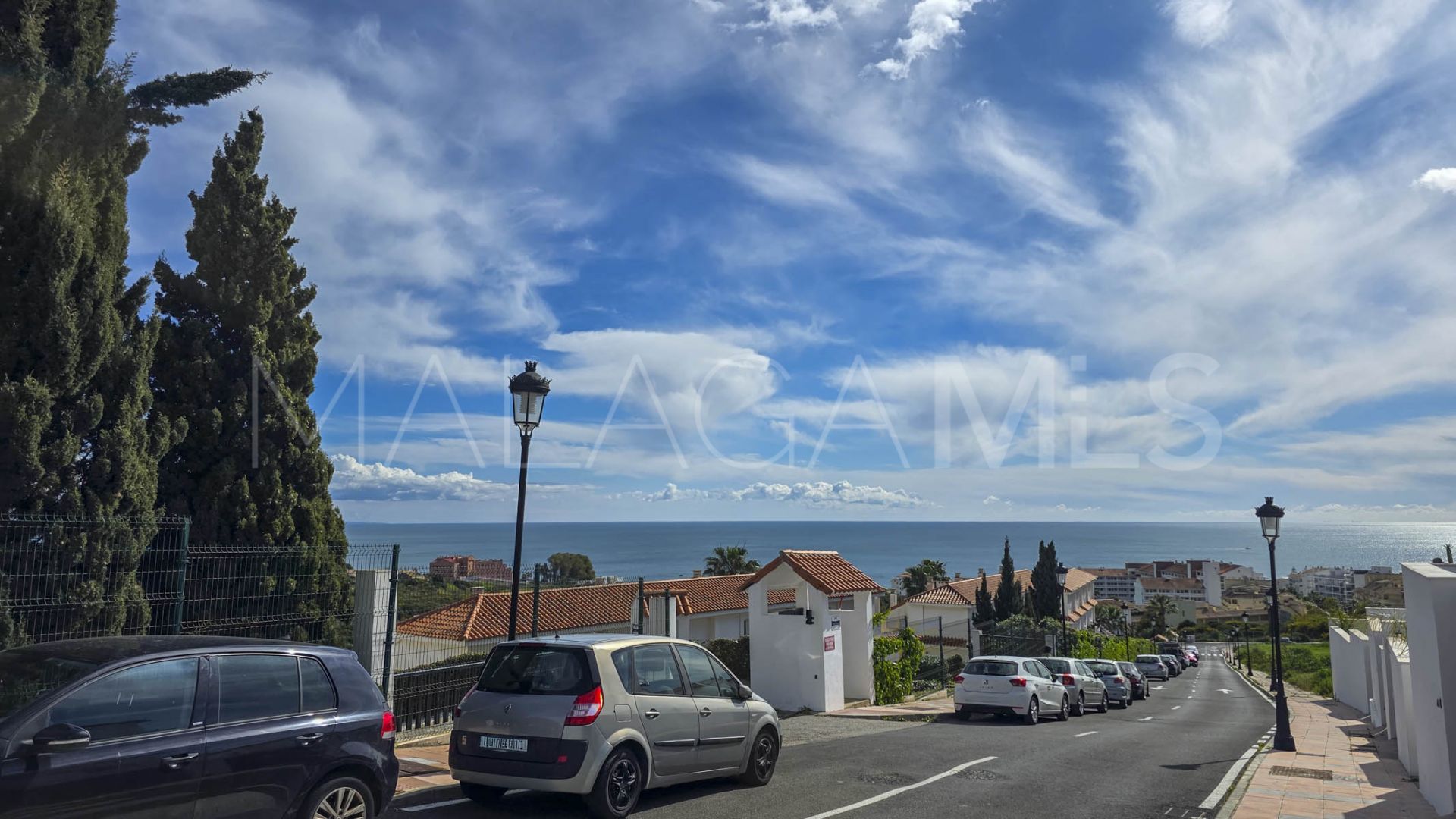 Buy pareado in La Duquesa de 4 bedrooms