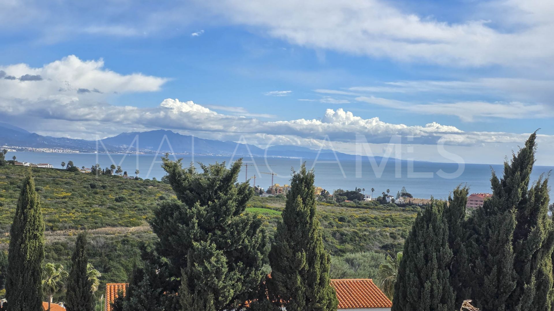 Buy pareado in La Duquesa de 4 bedrooms