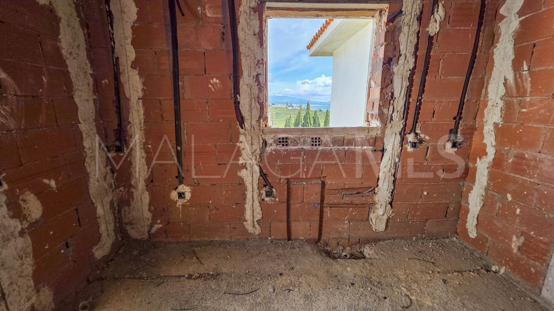 Buy pareado in La Duquesa de 4 bedrooms