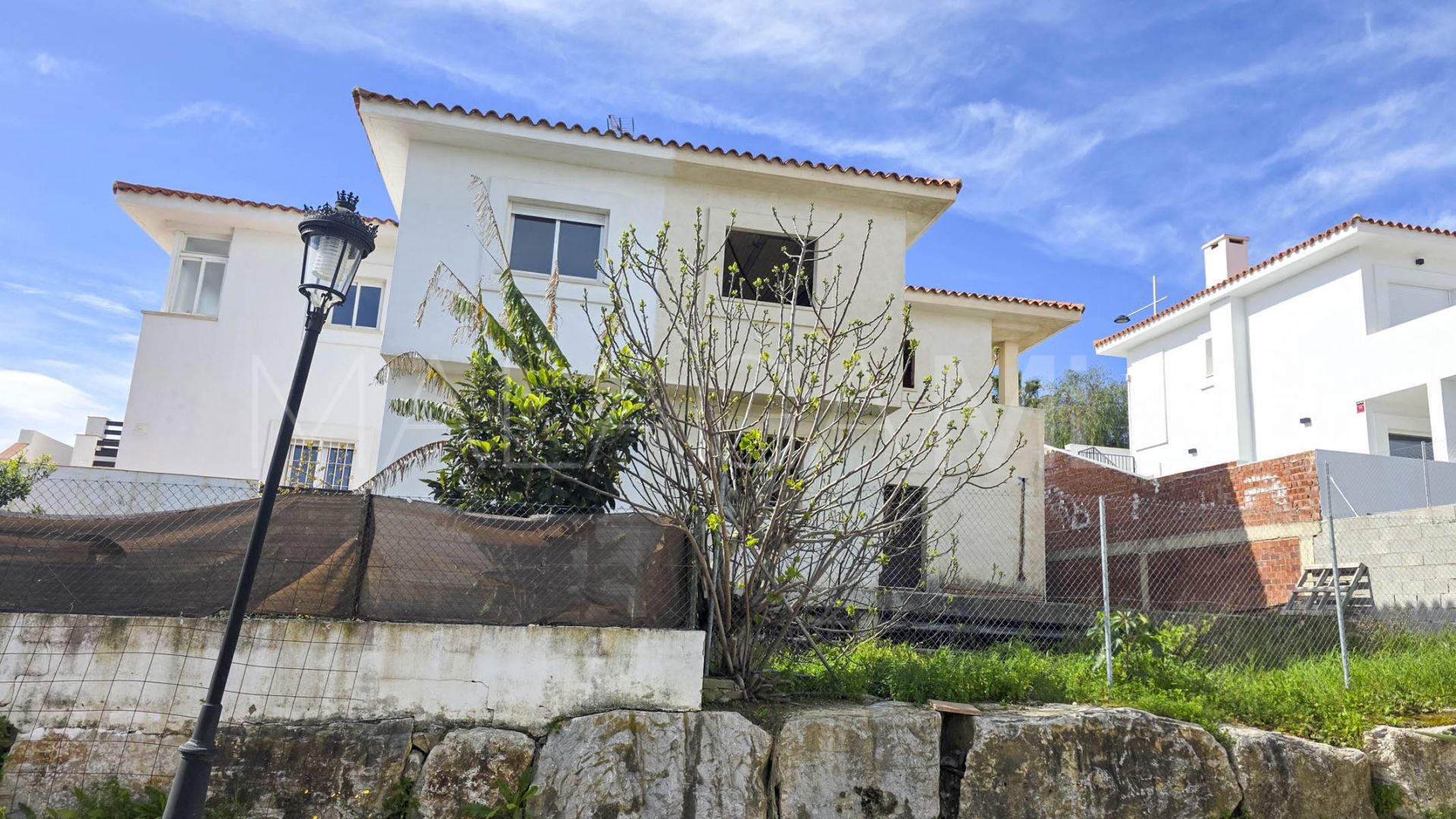 Buy pareado in La Duquesa de 4 bedrooms